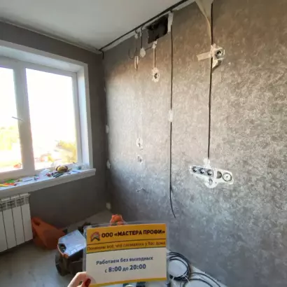 Замена электропроводки и укладка новых кабелей в штробы по адресу улица Широкая, 133
