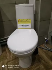 Профессиональная установка напольного унитаза-компакт