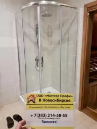 Профессиональная установка угловой душевой кабины с тропическим душем в Новосибирске